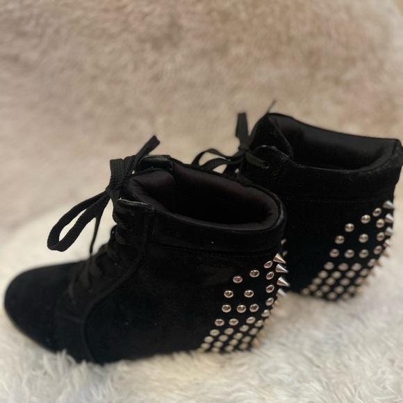Comfortable wedge booties! - Picture 4 of 7